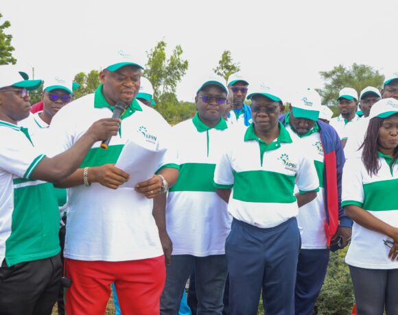 L&rsquo;APRN et la SONABEL Plantent Plus de 770 Arbres à Koudougou